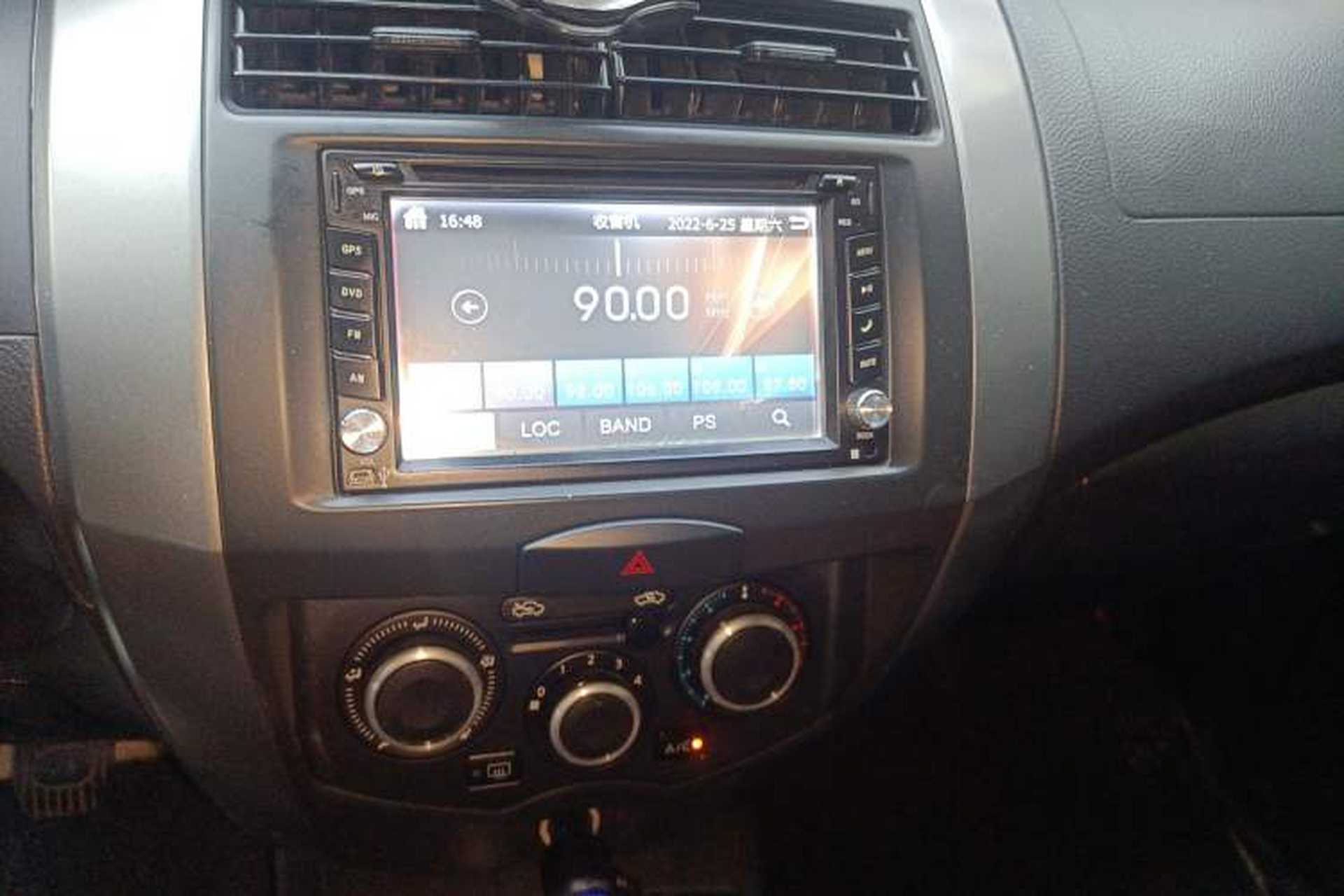 Used Nissan Livina 2010 Jingyue Edition 1.6L Manual All-Around Model Audio And AC Panel