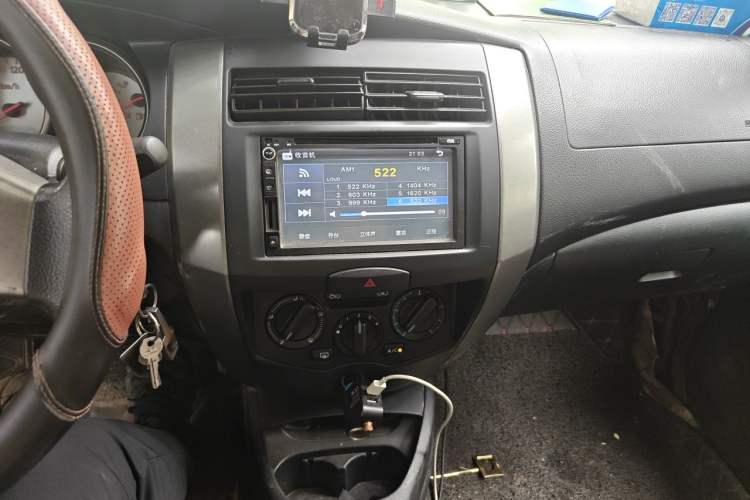Used Nissan Livina 2010 Jingyue Edition 1.6L Manual Supercharged Model Audio And AC Panel