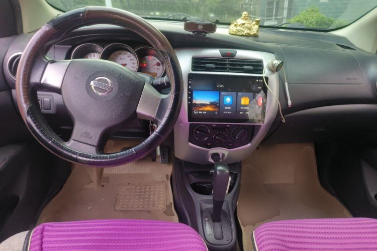 Used Nissan Livina 2010 JINRUI Edition 1.6L Automatic Standard Model Center Console