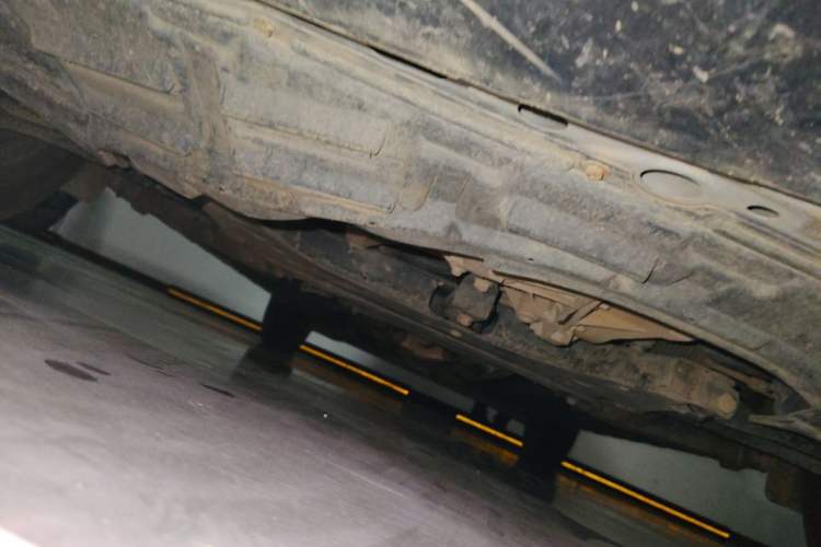 Used Nissan Livina 2010 Jingyue Edition 1.6L Manual All-Around Model Chassis Front