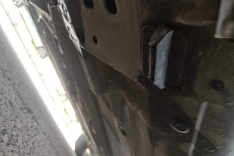 Used Nissan Livina 2010 Jingyue Edition 1.6L Manual Supercharged Model Chassis Front Left