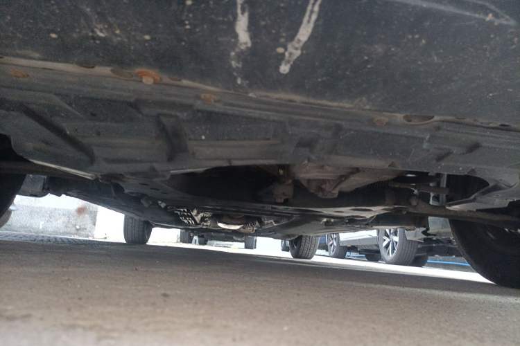 Used Nissan Livina 2010 Jingyue Edition 1.6L Manual All-Around Model Chassis Front