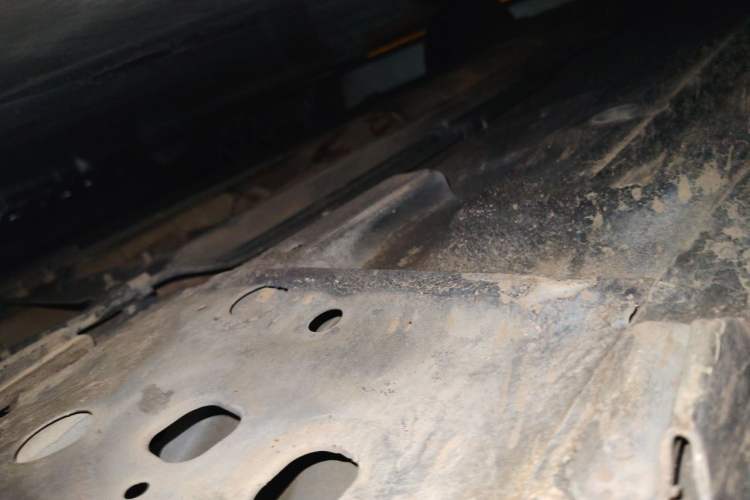 Used Nissan Livina 2010 Jingyue Edition 1.6L Manual All-Around Model Chassis Front Right