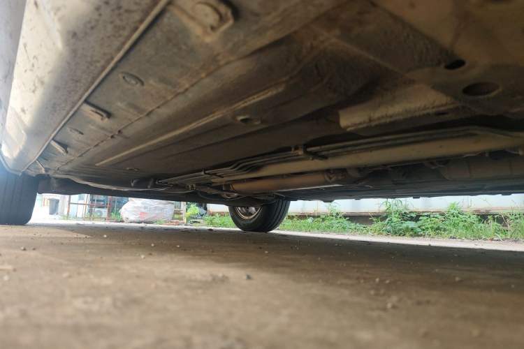 Used Nissan Livina 2010 Jingrui Edition 1.6L Manual Standard Model Chassis Front Right