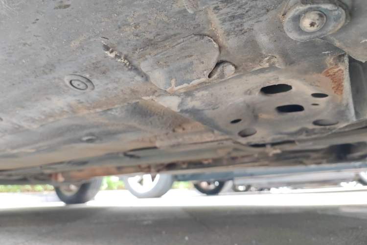 Used Nissan Livina 2010 Jingyi Edition 1.8L Manual Standard Model Chassis Front Right