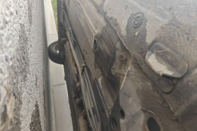 Used Nissan Livina 2010 Jingyue Edition 1.6L Manual Supercharged Model Chassis Front Right