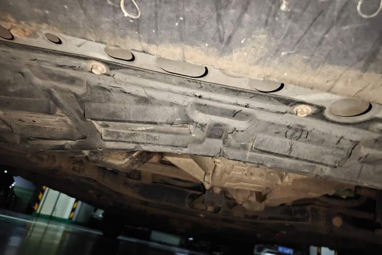 Used Nissan Livina 2010 Jingyue Edition 1.6L Manual All-Around Model Chassis Front