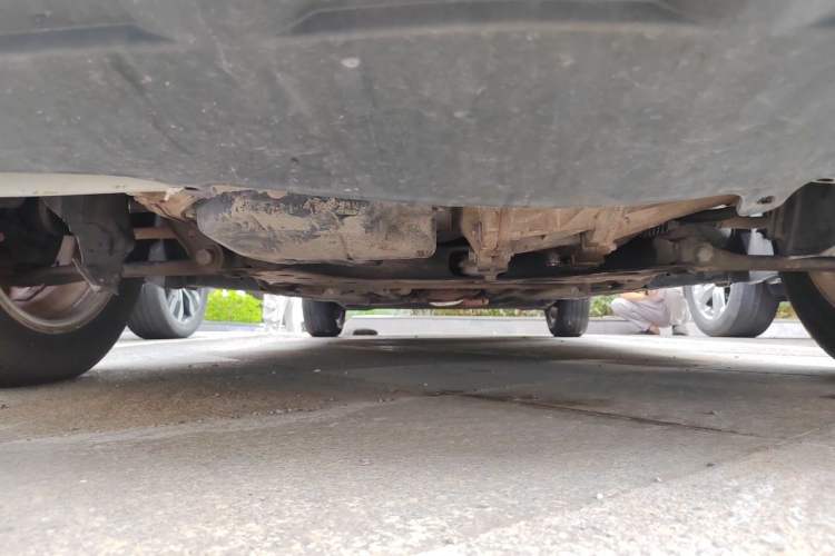 Used Nissan Livina 2010 Jingyi Edition 1.8L Manual Standard Model Chassis Front