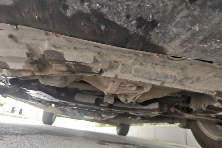Used Nissan Livina 2010 Jingyue Edition 1.6L Manual Supercharged Model Chassis Front