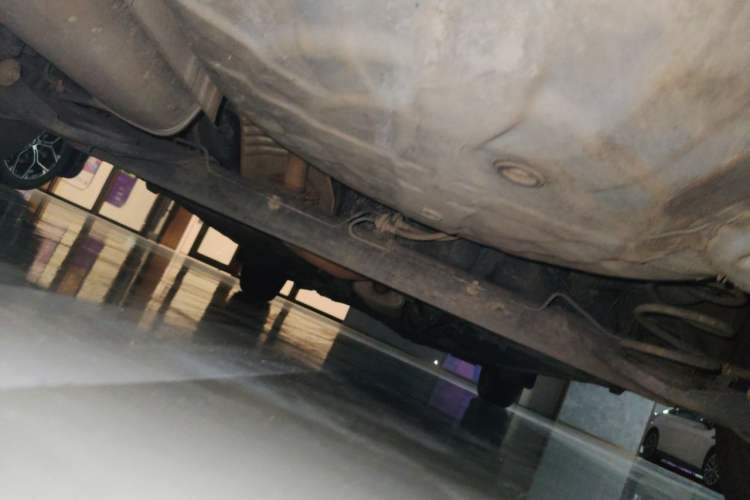Used Nissan Livina 2010 Jingyue Edition 1.6L Manual All-Around Model Chassis Rear