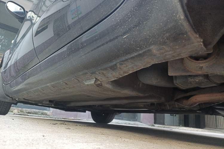 Used Nissan Livina 2010 Jingyue Edition 1.6L Manual All-Around Model Chassis Rear Left