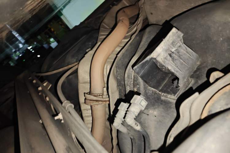 Used Nissan Livina 2010 Jingyue Edition 1.6L Manual All-Around Model Chassis Rear Left