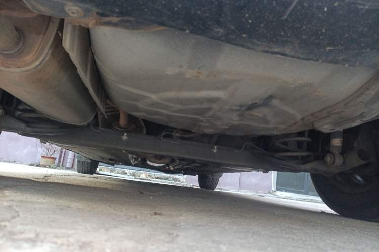 Used Nissan Livina 2010 Jingyue Edition 1.6L Manual All-Around Model Chassis Rear