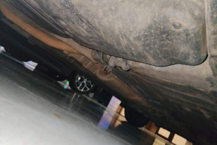 Used Nissan Livina 2010 Jingyue Edition 1.6L Manual All-Around Model Chassis Rear Right