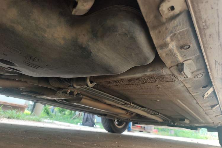 Used Nissan Livina 2010 Jingrui Edition 1.6L Manual Standard Model Chassis Rear Right