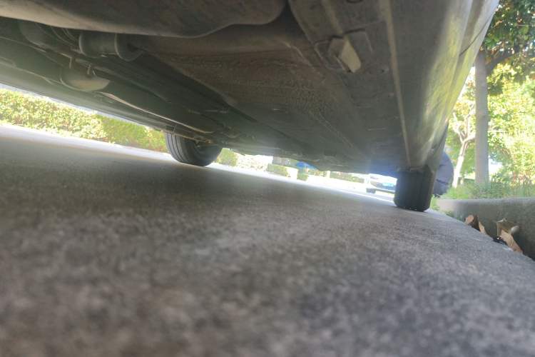 Used Nissan Livina 2010 Jingyue Edition 1.6L Manual All-Around Model Chassis Rear Right