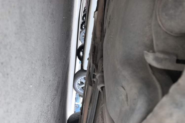 Used Nissan Livina 2010 Jingrui Edition 1.6L Automatic Smart Model Chassis Rear Right