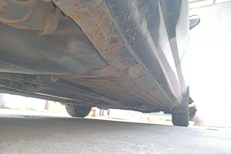 Used Nissan Livina 2010 Jingyue Edition 1.6L Manual All-Around Model Chassis Rear Right