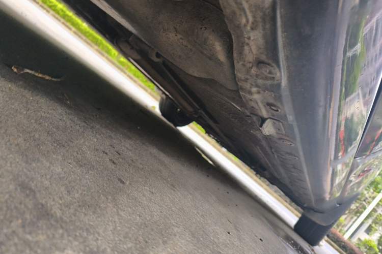 Used Nissan Livina 2010 Jingyue Edition 1.6L Manual All-Around Model Chassis Rear Right