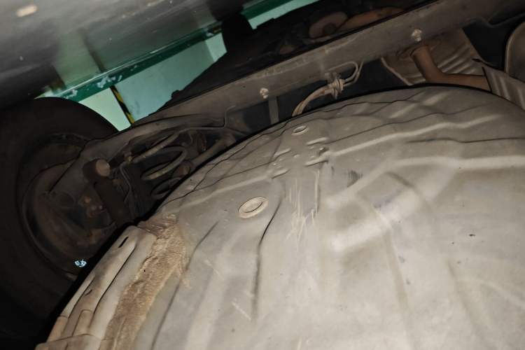 Used Nissan Livina 2010 Jingyue Edition 1.6L Manual All-Around Model Chassis Rear