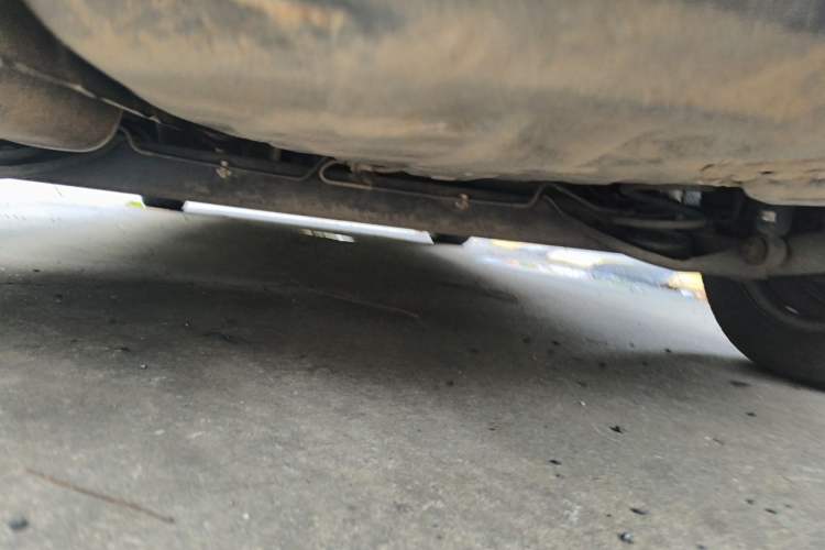 Used Nissan Livina 2010 Jingyue Edition 1.6L Manual All-Around Model Chassis Rear