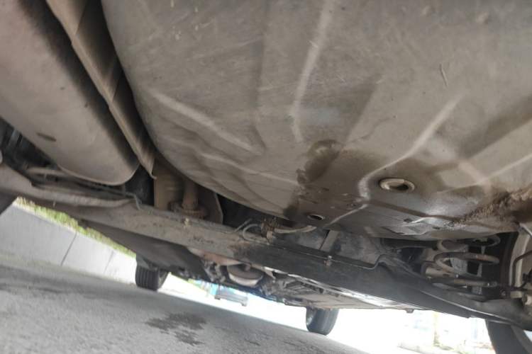 Used Nissan Livina 2010 Jingyue Edition 1.6L Manual Supercharged Model Chassis Rear