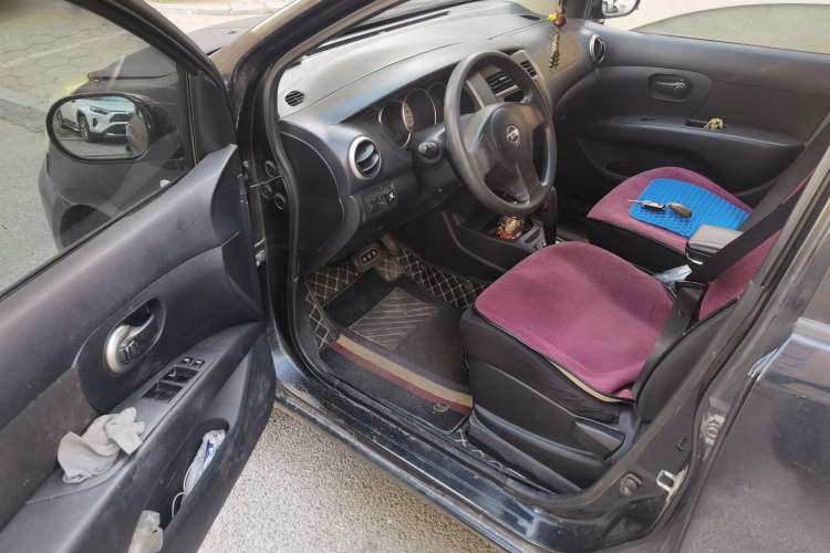 Used Nissan Livina 2010 Jingyue Edition 1.6L Automatic All-in-One Model Driver Seat