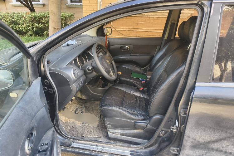 Used Nissan Livina 2010 Jingyue Edition 1.6L Manual All-Around Model Driver Seat