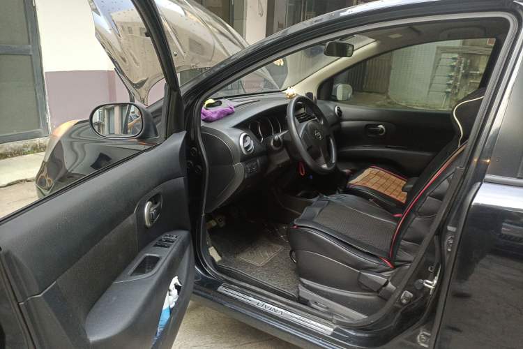 Used Nissan Livina 2010 Jingyue Edition 1.6L Manual All-Around Model Driver Seat