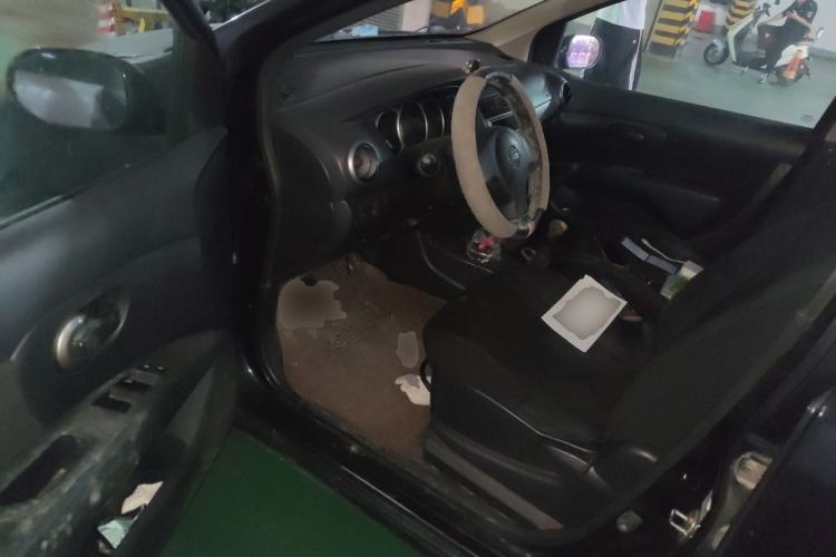 Used Nissan Livina 2010 Jingyue Edition 1.6L Manual All-Around Model Driver Seat