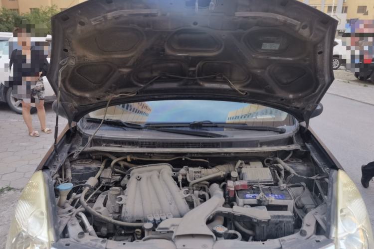 Used Nissan Livina 2010 Jingyue Edition 1.6L Automatic All-in-One Model Engine Bay