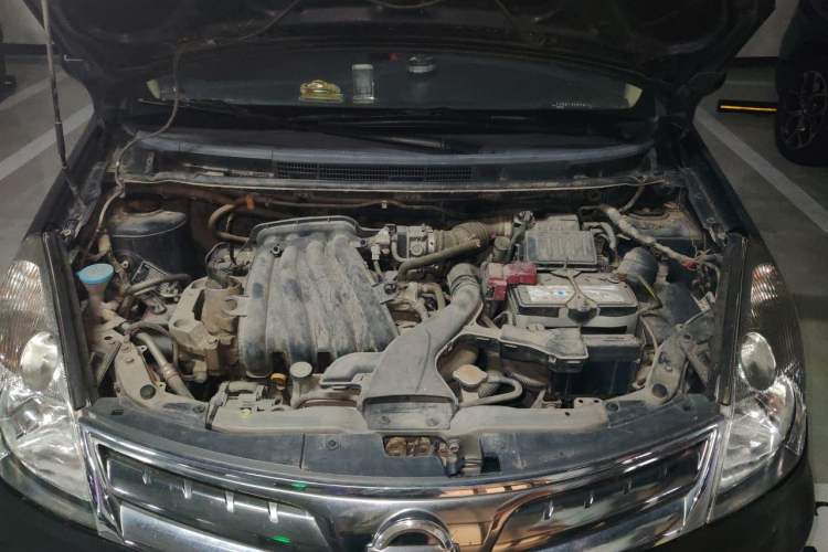Used Nissan Livina 2010 Jingyue Edition 1.6L Manual All-Around Model Engine Bay