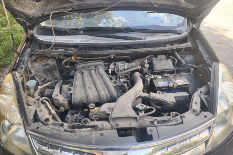 Used Nissan Livina 2010 Jingyue Edition 1.6L Manual All-Around Model Engine Bay