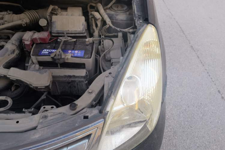 Used Nissan Livina 2010 Jingyue Edition 1.6L Automatic All-in-One Model Engine Bay Left