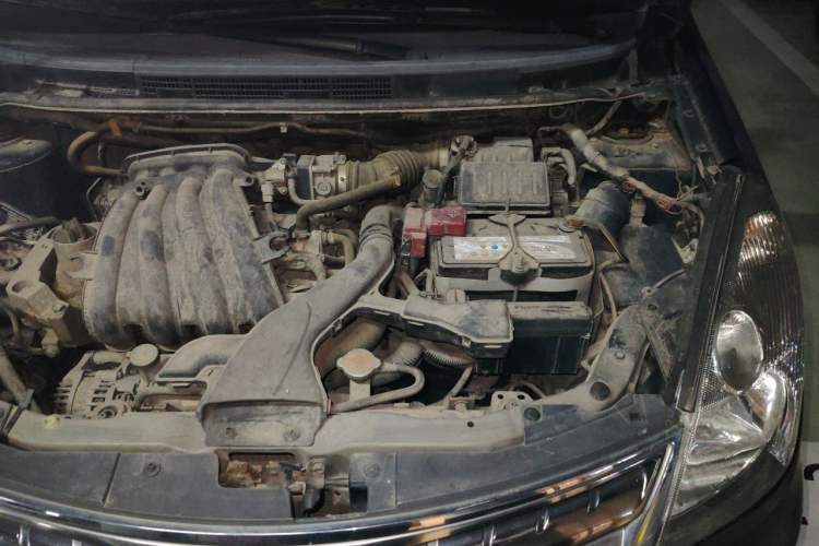 Used Nissan Livina 2010 Jingyue Edition 1.6L Manual All-Around Model Engine Bay Left