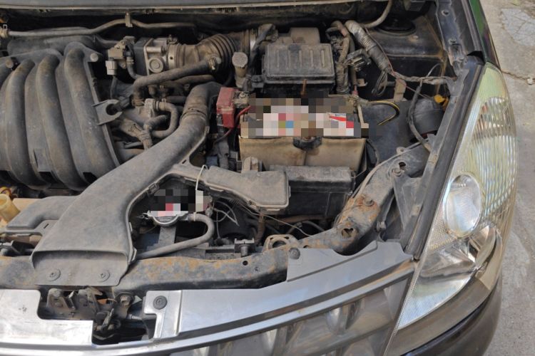 Used Nissan Livina 2010 Jingyue Edition 1.6L Automatic All-in-One Model Engine Bay Left