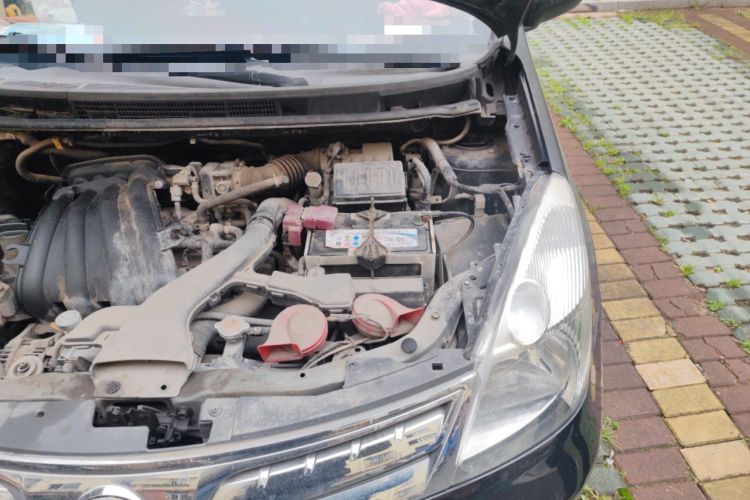 Used Nissan Livina 2010 Jingyue Edition 1.6L Manual All-Around Model Engine Bay Left