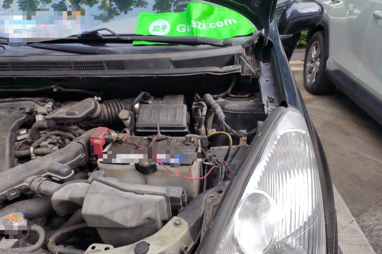 Used Nissan Livina 2010 Jingyi Edition 1.8L Manual Standard Model Engine Bay Left