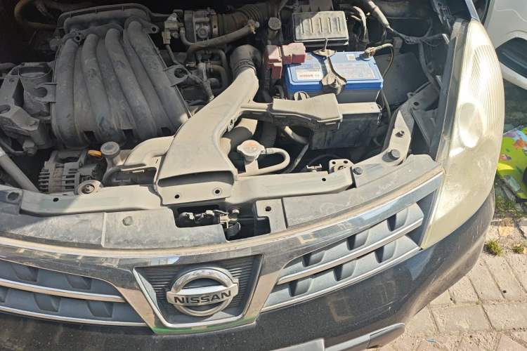 Used Nissan Livina 2010 Jingrui Edition 1.6L Manual Standard Model Engine Bay Left
