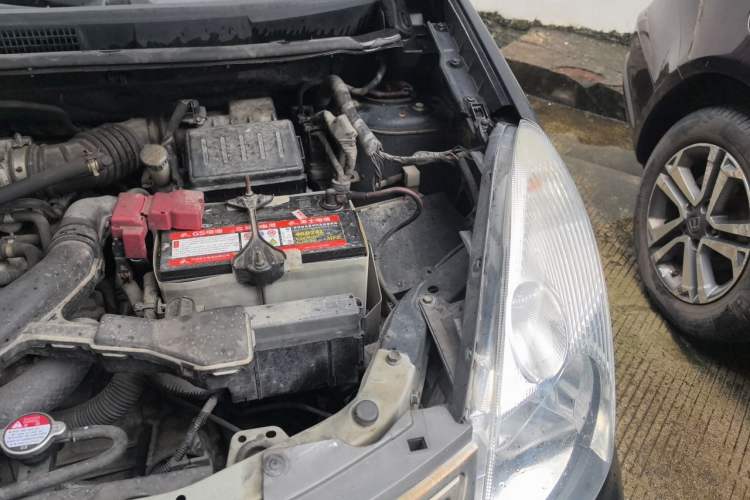 Used Nissan Livina 2010 JINRUI Edition 1.6L Automatic Standard Model Engine Bay Left