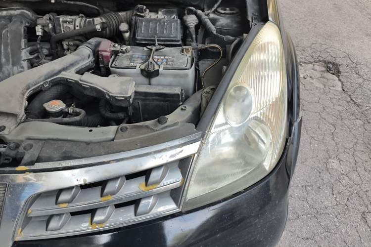 Used Nissan Livina 2010 Jingrui Edition 1.6L Automatic Smart Model Engine Bay Left