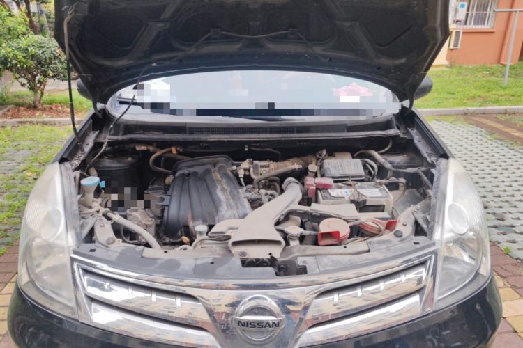 Used Nissan Livina 2010 Jingyue Edition 1.6L Manual All-Around Model Engine Bay