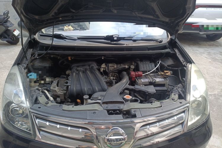 Used Nissan Livina 2010 Jingyue Edition 1.6L Manual All-Around Model Engine Bay