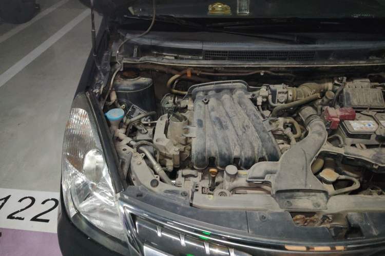 Used Nissan Livina 2010 Jingyue Edition 1.6L Manual All-Around Model Engine Bay Right