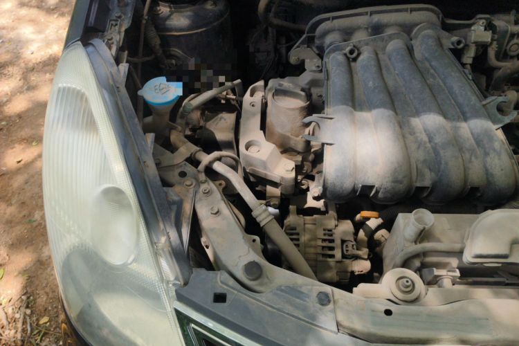 Used Nissan Livina 2010 Jingyue Edition 1.6L Manual All-Around Model Engine Bay Right