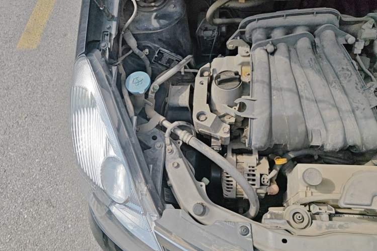 Used Nissan Livina 2010 JINRUI Edition 1.6L Automatic Standard Model Engine Bay Right