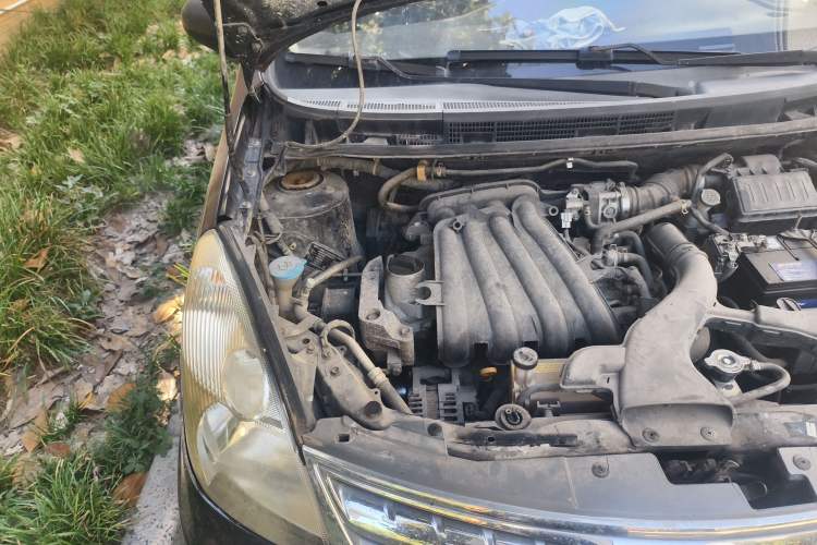 Used Nissan Livina 2010 Jingyue Edition 1.6L Manual All-Around Model Engine Bay Right