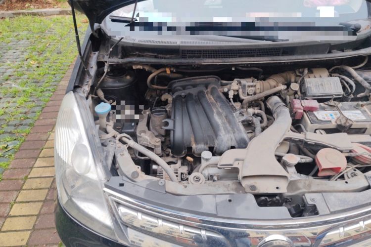 Used Nissan Livina 2010 Jingyue Edition 1.6L Manual All-Around Model Engine Bay Right