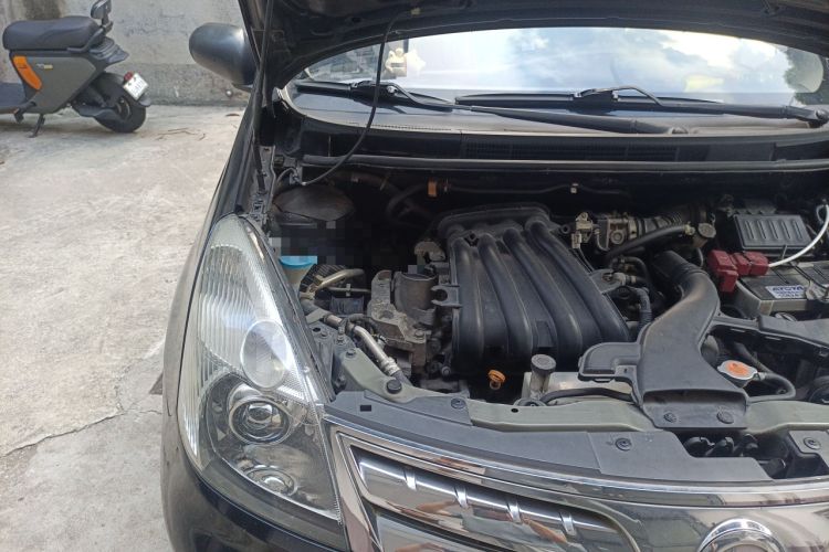 Used Nissan Livina 2010 Jingyue Edition 1.6L Manual All-Around Model Engine Bay Right