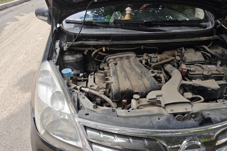 Used Nissan Livina 2010 Jingyue Edition 1.6L Manual Supercharged Model Engine Bay Right